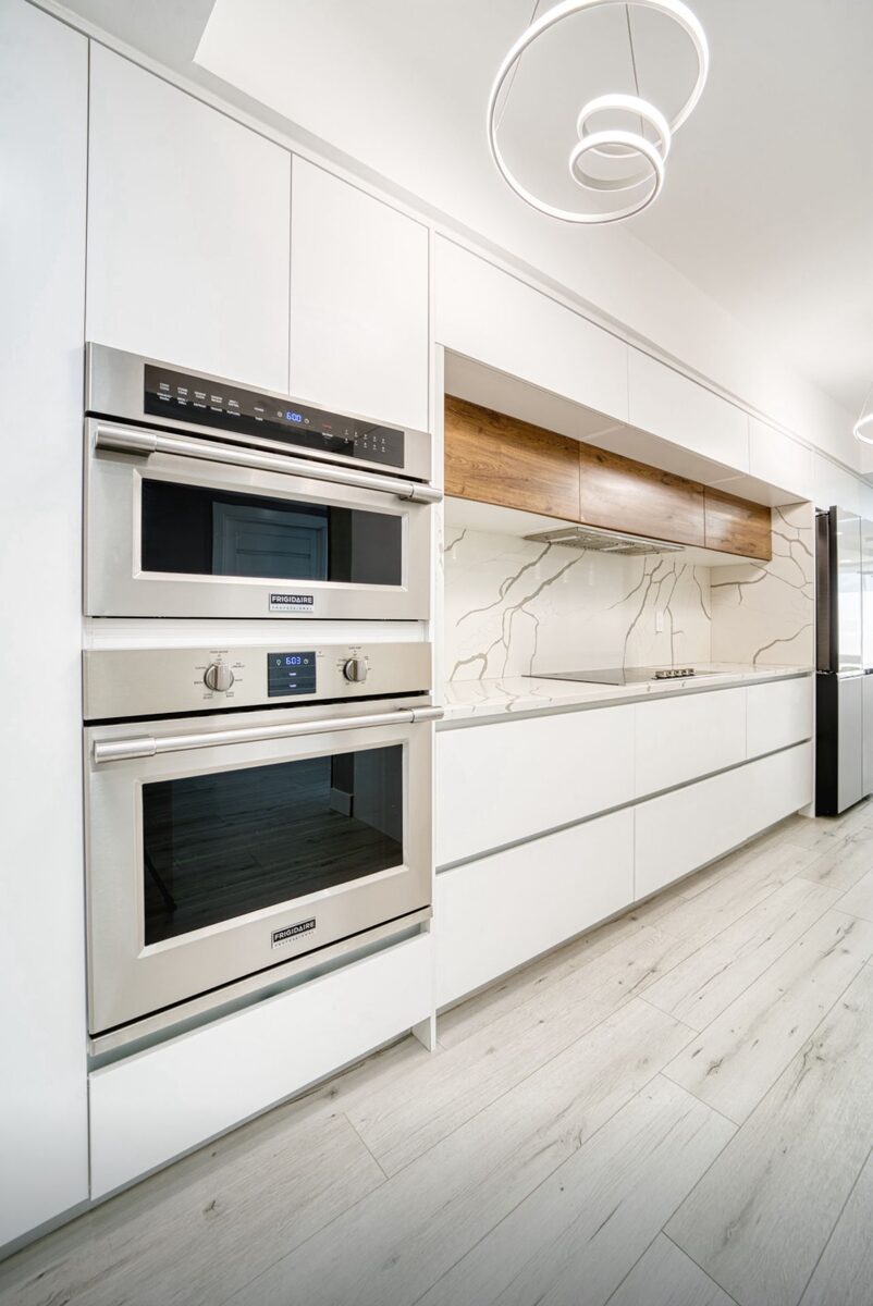 Kitchen with built-in microwave and marble backsplash